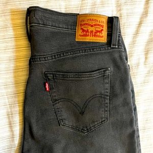 Levi High Waisted Mom Jean